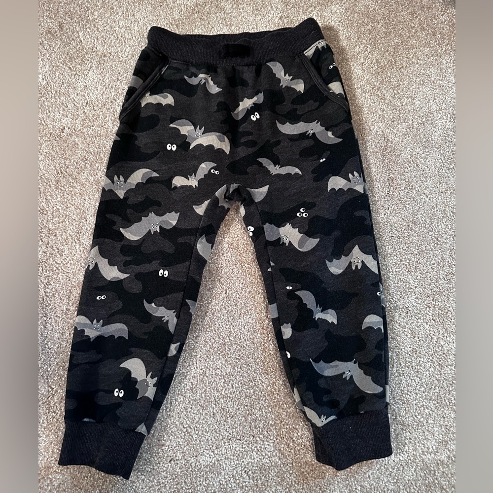 Old Navy Halloween Bat Joggers size 3T